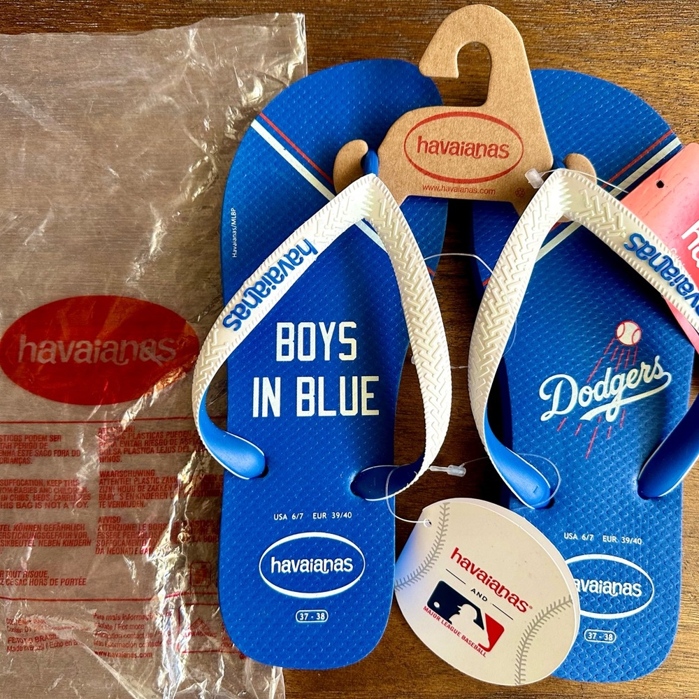 NWT HAVAIANAS DODGER FLIP FLOPS SIZE 6 SIZE 7 SUPER CUTE!!
